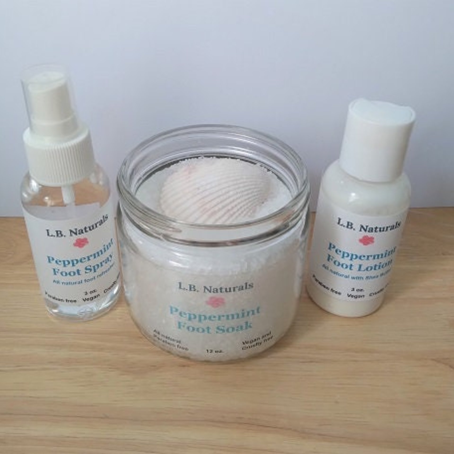 Natural Peppermint Gift Set w/ Foot Soak, Refresher Spray, Lotion and Keepsake Seashell Scoop