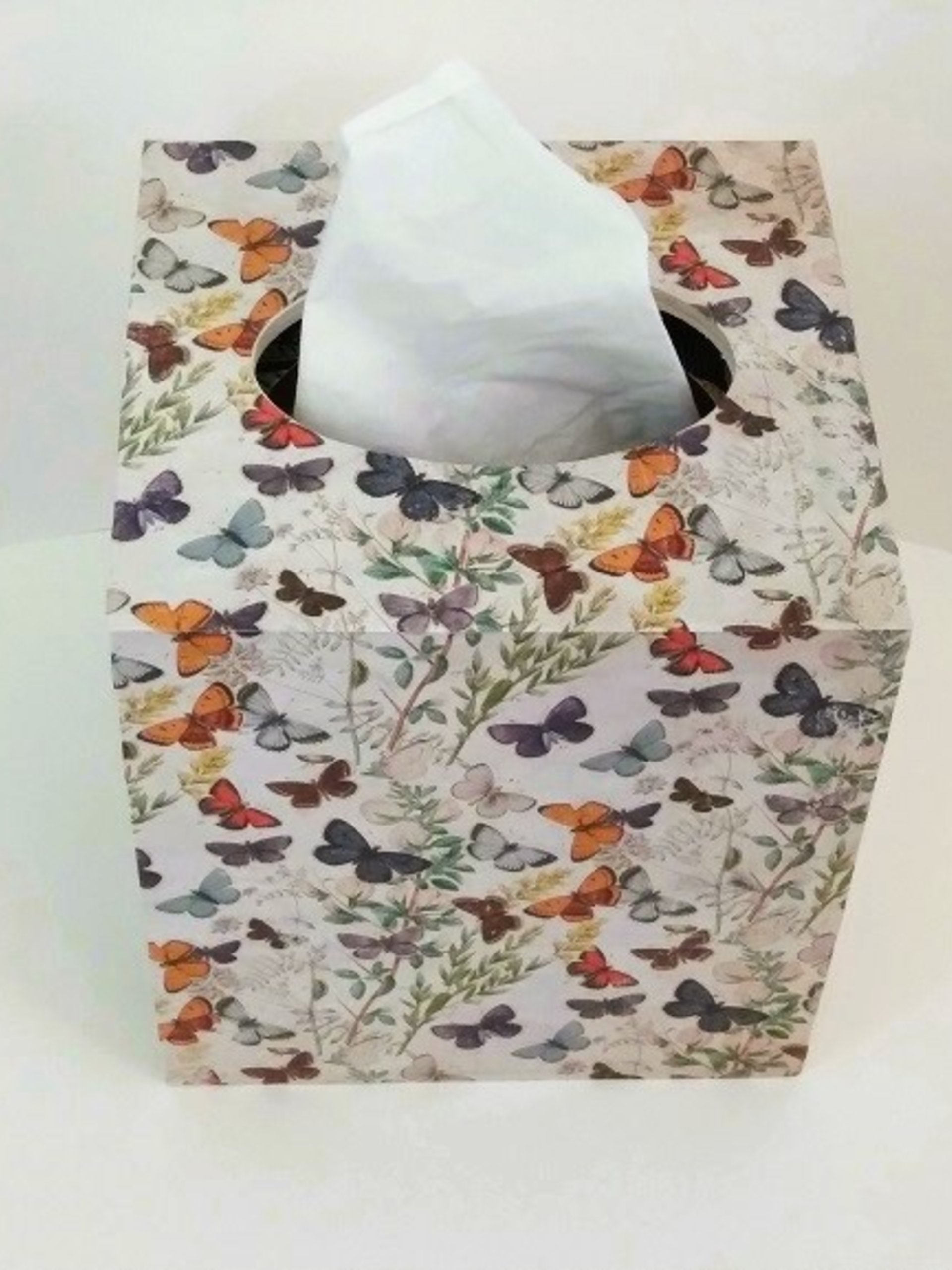 Butterfly Tissue Box Cover - Decoupage vintage style in natural beige with small butterflies and leaves 