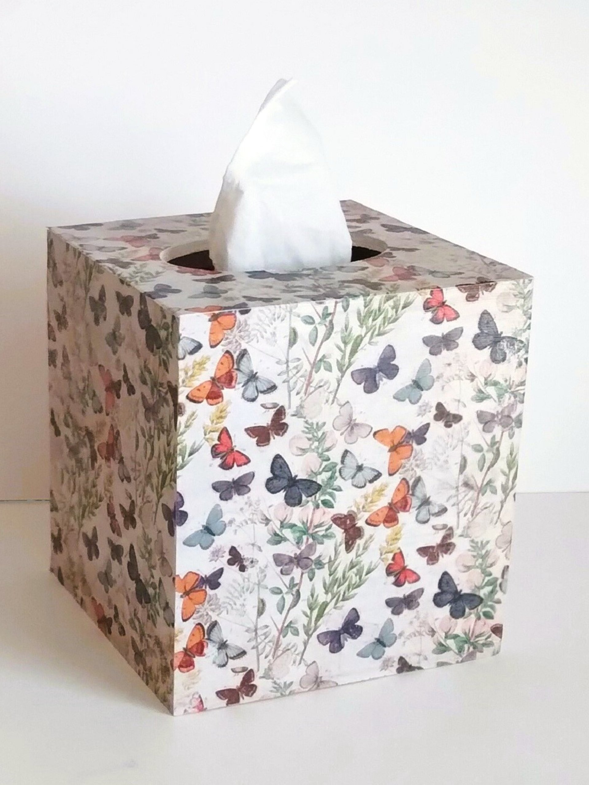 Butterfly Tissue Box Cover - Decoupage vintage style in natural beige with small butterflies and leaves 