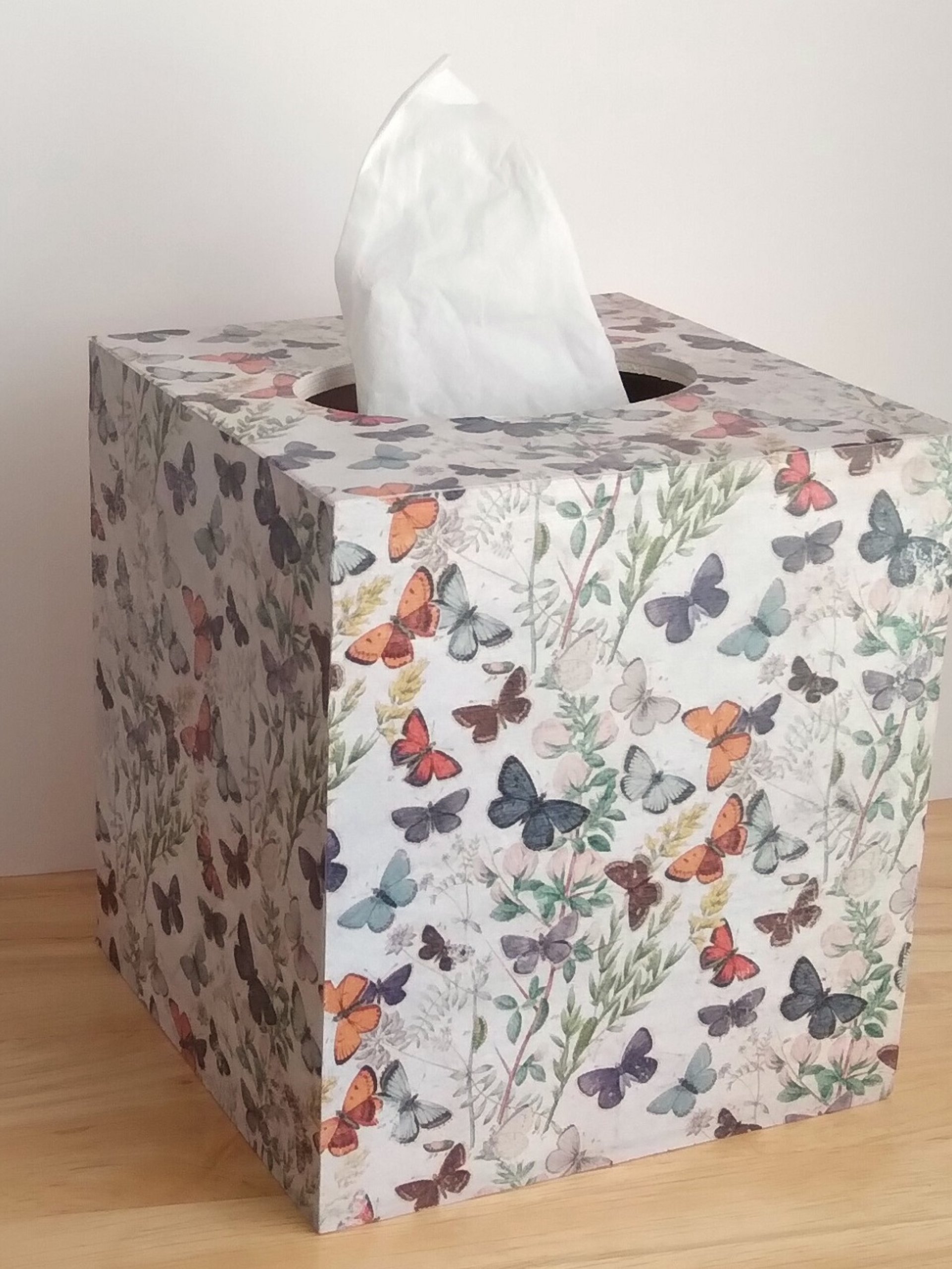 Butterfly Tissue Box Cover - Decoupage vintage style in natural beige with small butterflies and leaves 