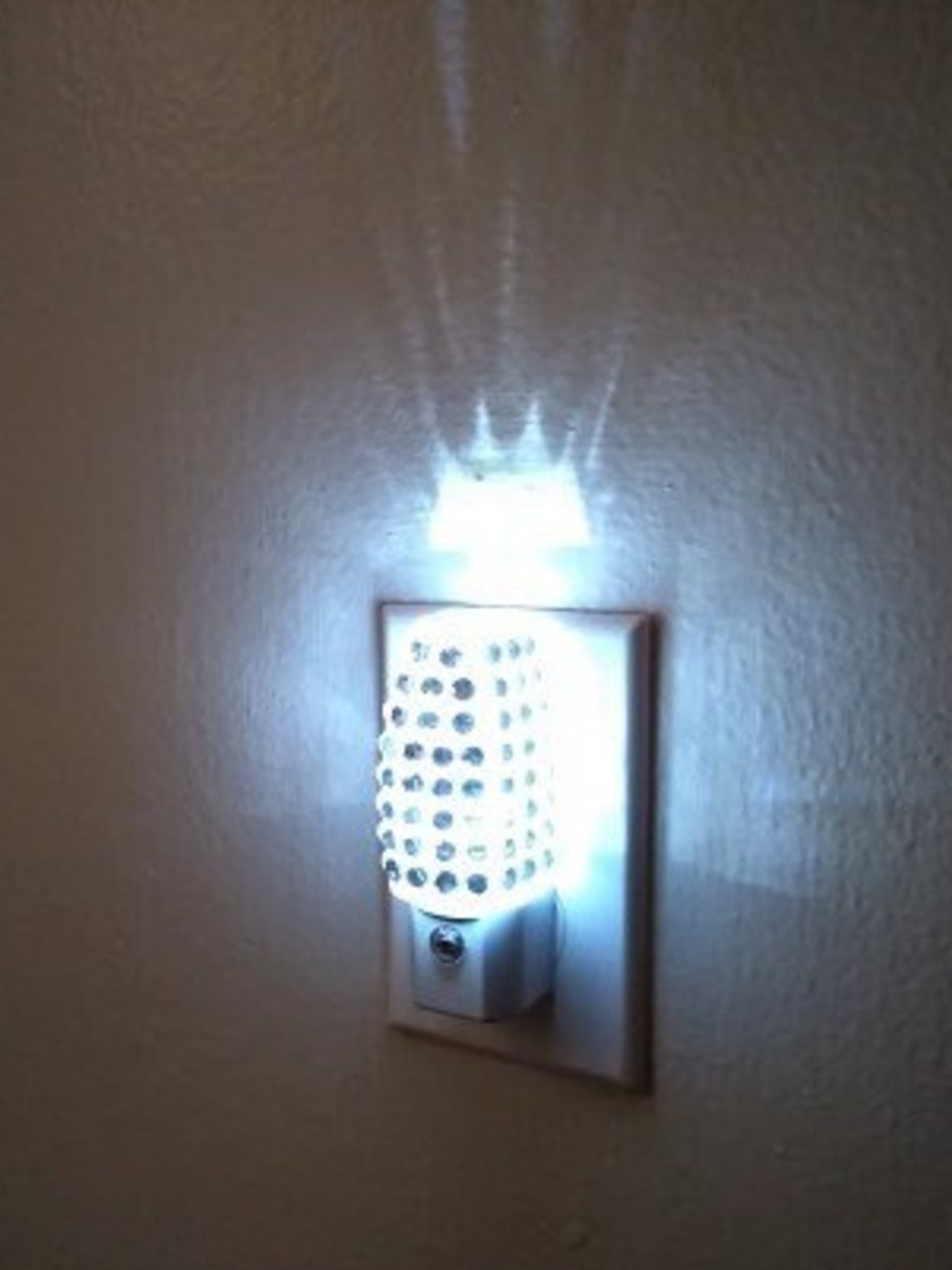 Bling Night Light w/ Clear Rhinestones - Energy saving, automatic on/off sensor, clear led lighting